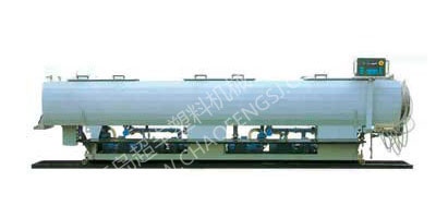 真空定徑機、牽引裝置、切割裝置